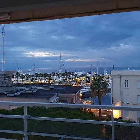 Apartment Standing Vue Entre Cannes Et Antibes *